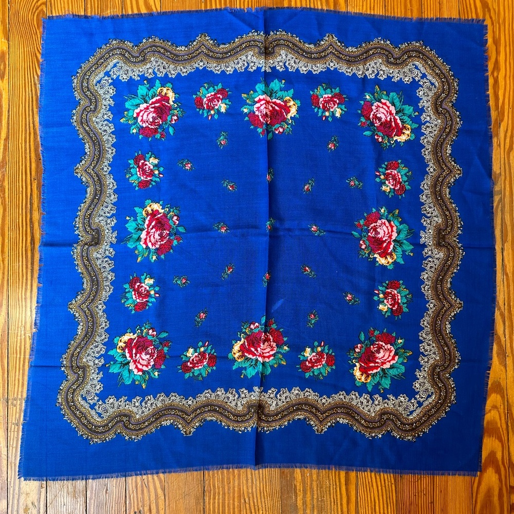✨Vintage Hentex Floral Scarf